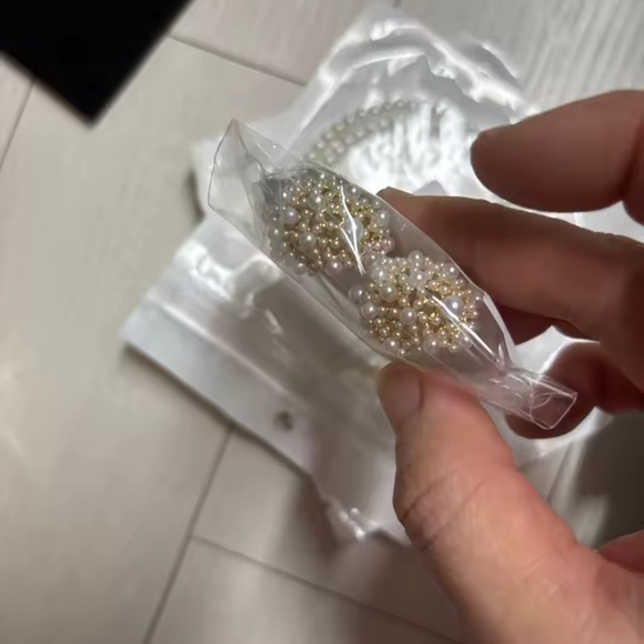 Elegant Gold and Pearl Hoop Earrings - Picture 9 of 9